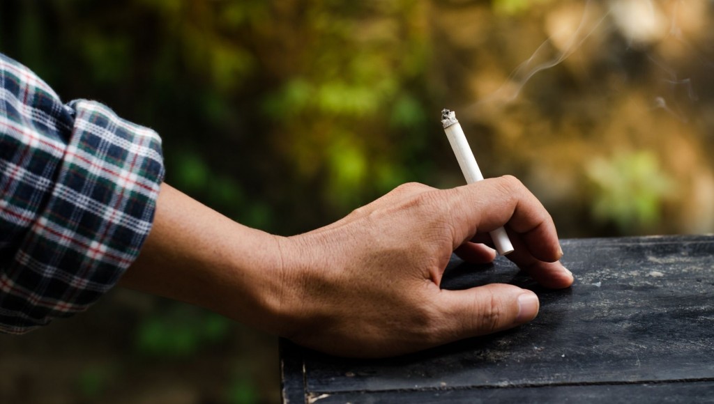 Comment enlever les traces de nicotine sur les doigts ?