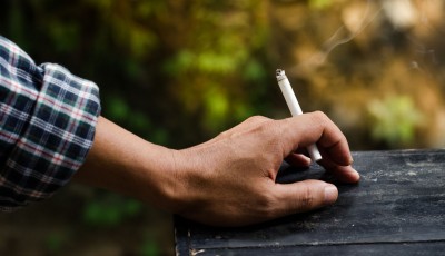 Comment enlever les traces de nicotine sur les doigts ?