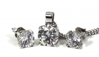 Comment nettoyer un objet en argent piqué ?