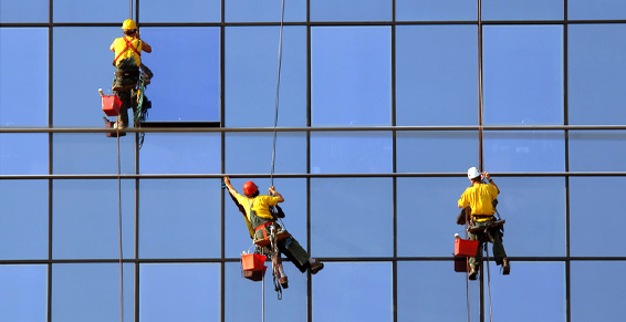 Nettoyage des vitres  avec des solutions naturelles
