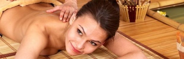 Recette maison d\'une huile naturelle relaxante pour le corps