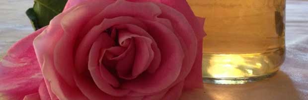 Lotion purifiante à l\'eau de rose et à l\'hamamélis