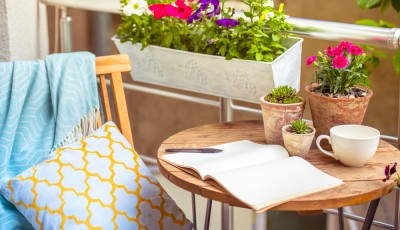 Balcón pequeño: cómo decorarlo en 6 pasos