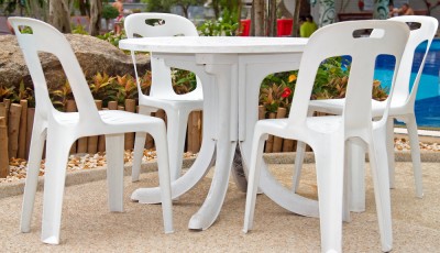 Cómo limpiar los muebles de jardín de plástico