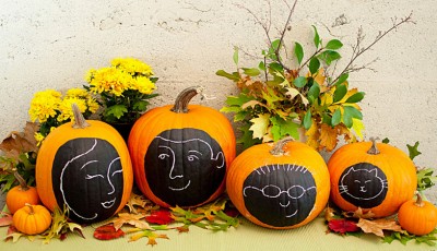 Dibuja retratos en una calabaza de Halloween