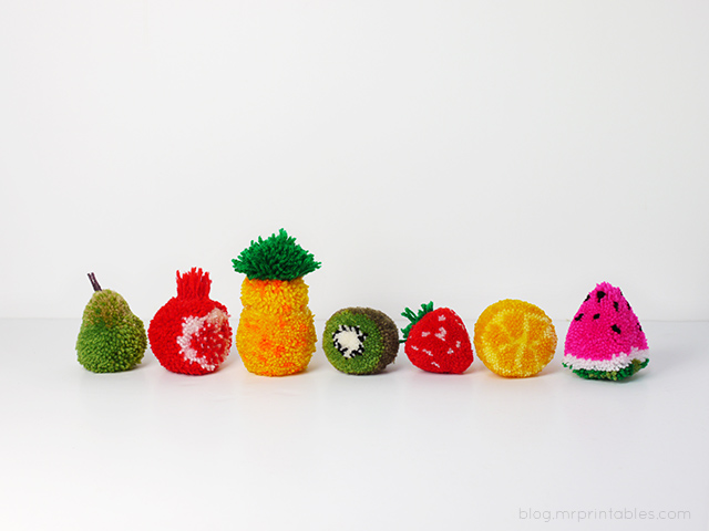 DIY FRUTAS CON POMPONES