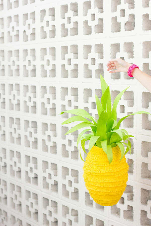DIY piñata con forma de piña
