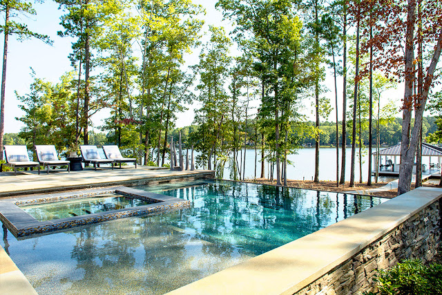 Una casa para soñar junto al lago.