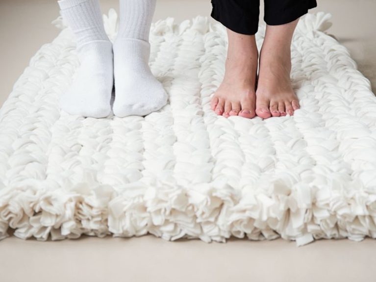 Ikeahack alfombra con mantas de IKEA