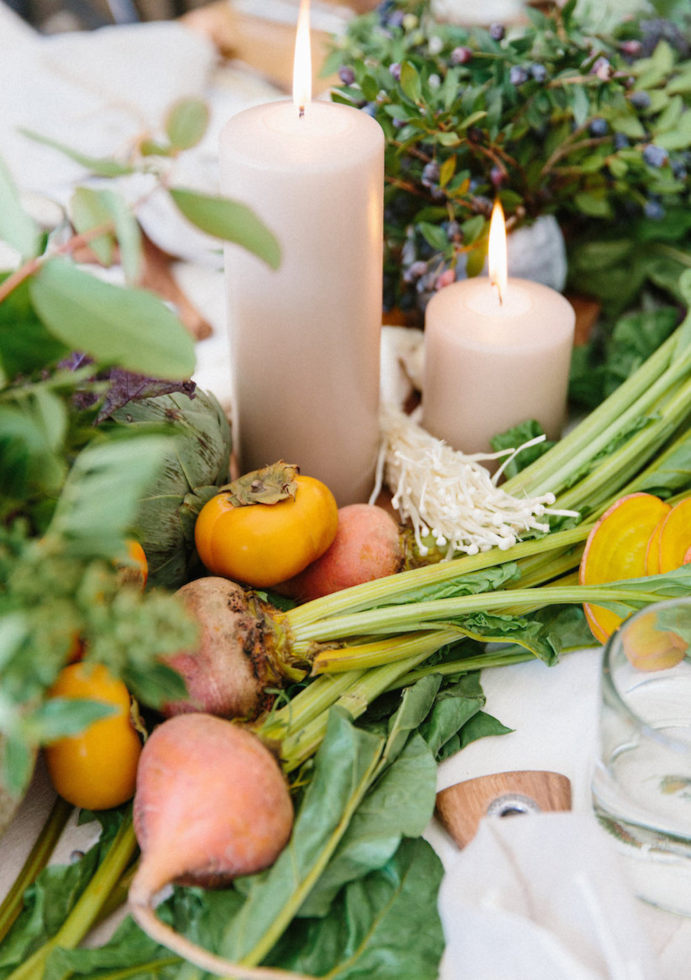 Mesa de otoño decorada con hortalizas