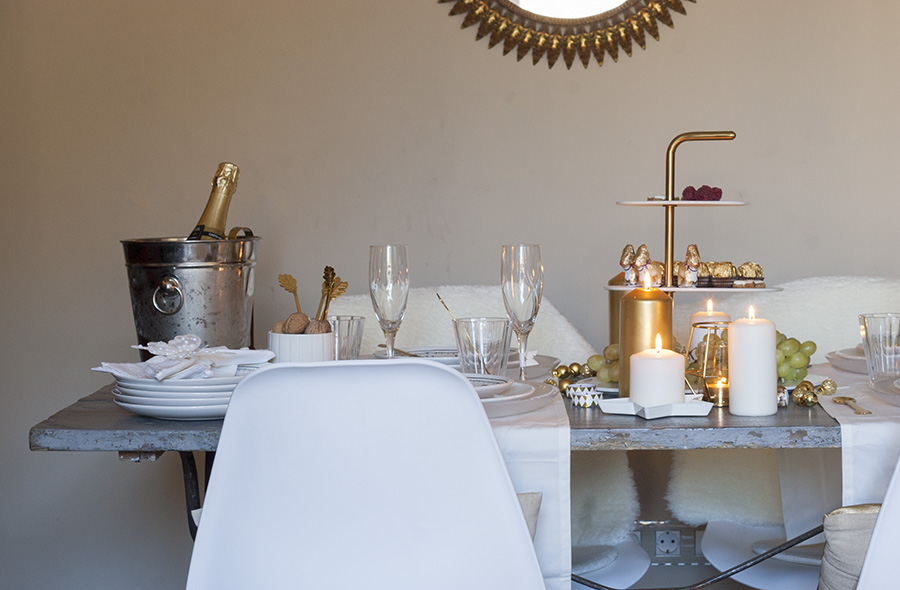 Cuatro formas de doblar la servilleta de forma elegante y mesas de navidad