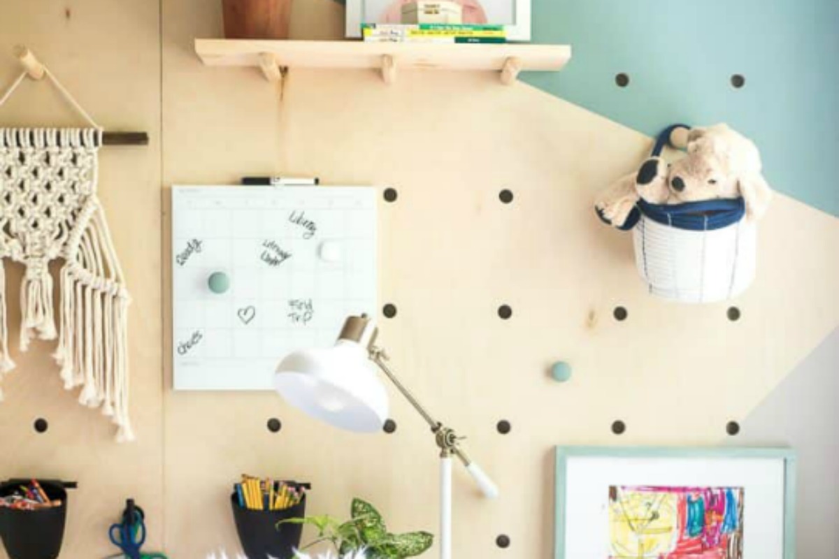 Peg board como organizar y decorar una pared