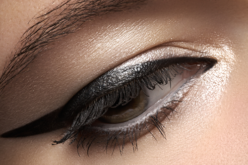 Comment mettre de l\'eyeliner ?