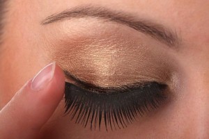 Comment poser et porter des faux cils