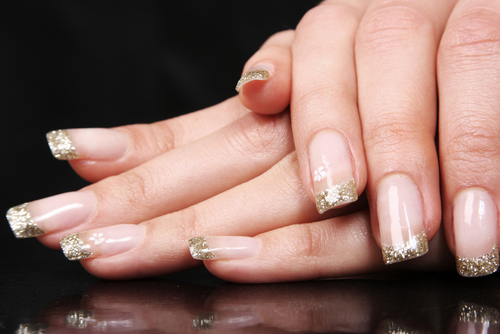 Réalisez une manucure jolie et facile pour les fêtes