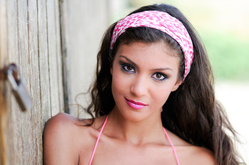 Se coiffer avec un foulard dans les cheveux