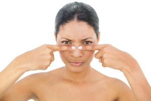 Comment camoufler un bouton sur votre visage ?