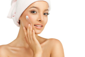 Appliquer votre crème hydratante sur votre visage