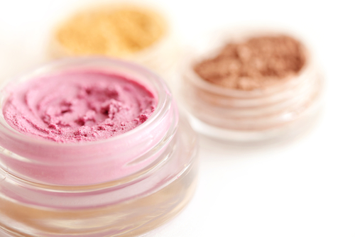 Le blush crème : le chouchou du vanity.