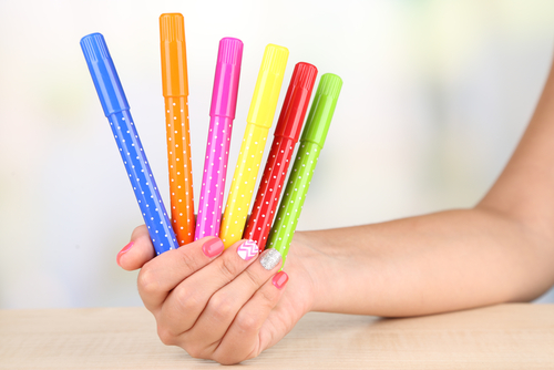 Déco sur ongles facile avec le stylo nail-art