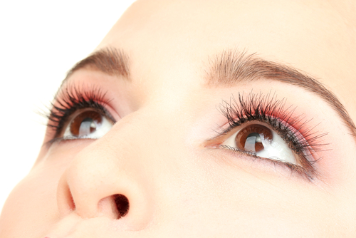 Astuces maquillage pour des sourcils très peu fournis
