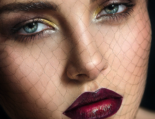 La couleur bordeaux : look et maquillage