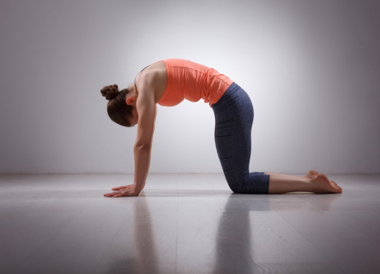 Exercice de yoga pour stimuler le transit