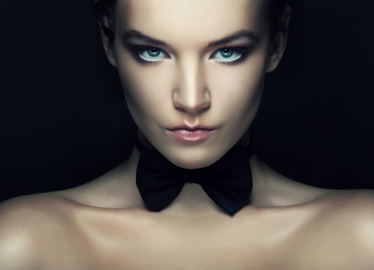 Porter le smoking en toute féminité