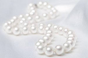 Astuces pour nettoyer ses bijoux de nacre en douceur