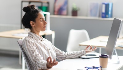 Méditation et gestion du stress: Comment la méditation aide à gérer les situations stressantes.