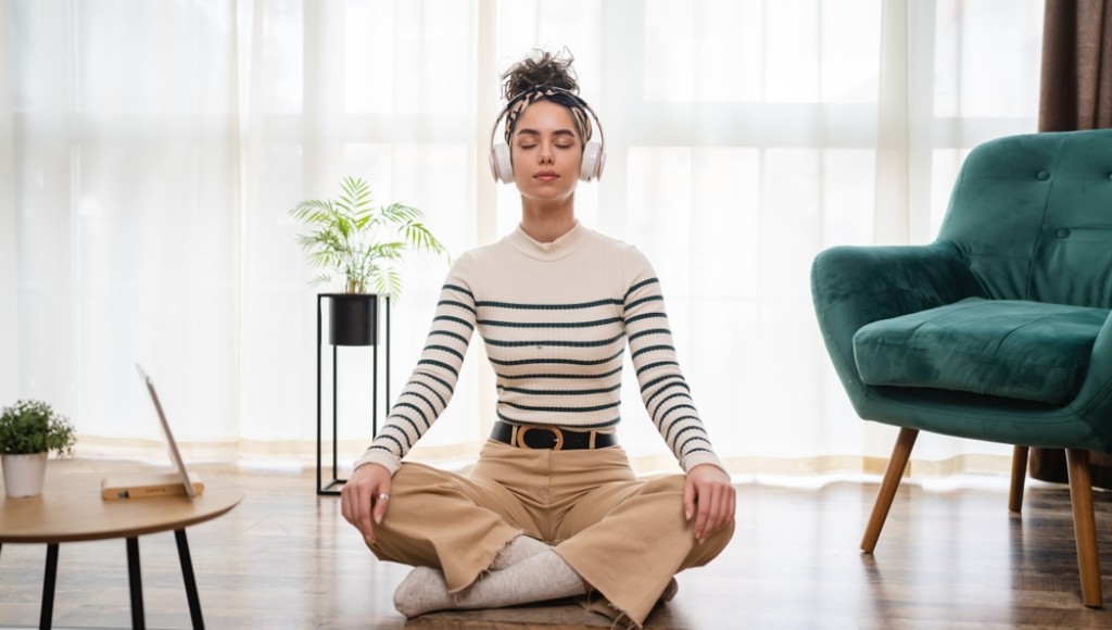 Méditation et musique: Utilisation de la musique pour approfondir la pratique méditative.