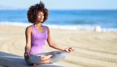 Méditation Metta (Amour Bienveillant): Développement de la bienveillance et de la compassion à travers cette technique.