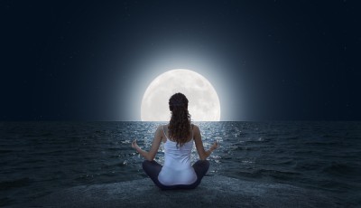 La méditation de pleine lune : Un rituel puissant pour se recentrer