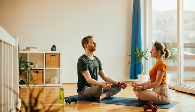 La méditation en couple : renforcez votre relation à travers la pleine conscience