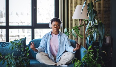 Comment créer un espace de méditation cosy chez soi pour l’hiver