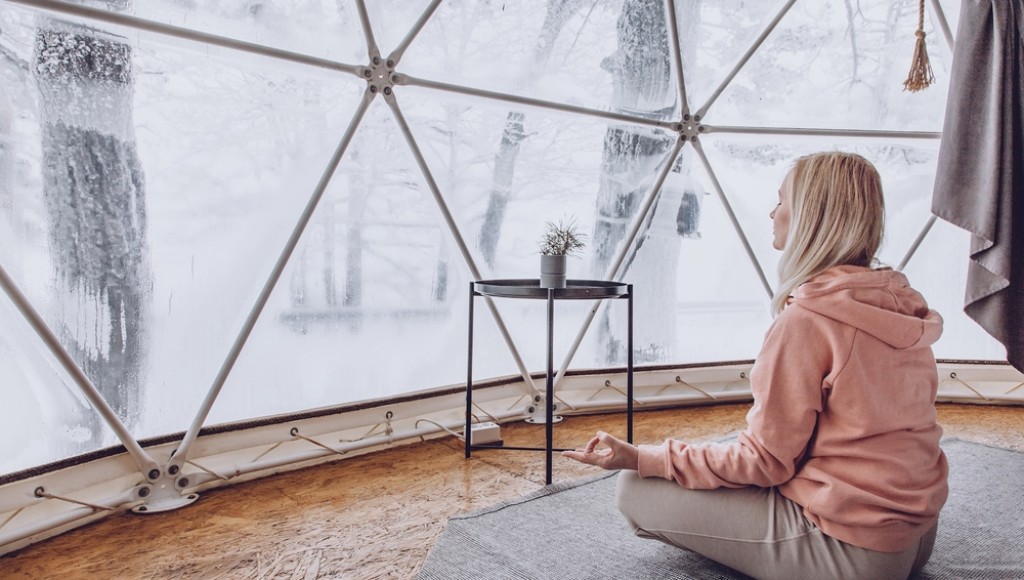 Méditation hivernale : retrouver le calme intérieur pendant les journées froides