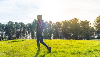 Marches méditatives au printemps : l\'art de flâner en pleine conscience