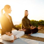 Méditation et relaxation : deux pratiques complémentaires à distinguer