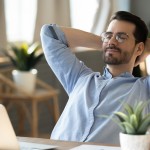 Méditation express au bureau : 3 techniques discrètes