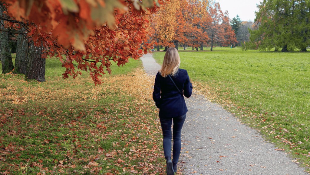 Méditation en marchant : transformer vos pas en pratique consciente