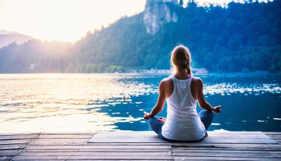 Méditation du soir : rituels simples pour mieux dormir