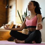 Comment la méditation aide à calmer les pensées