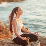 Méditation guidée : définition et différences avec la méditation silencieuse
