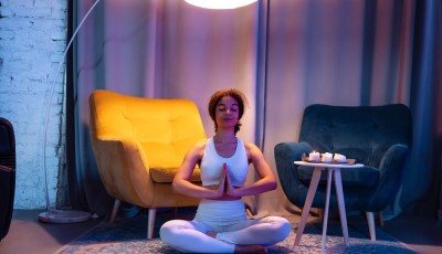 Méditation du soir : une routine simple pour mieux dormir