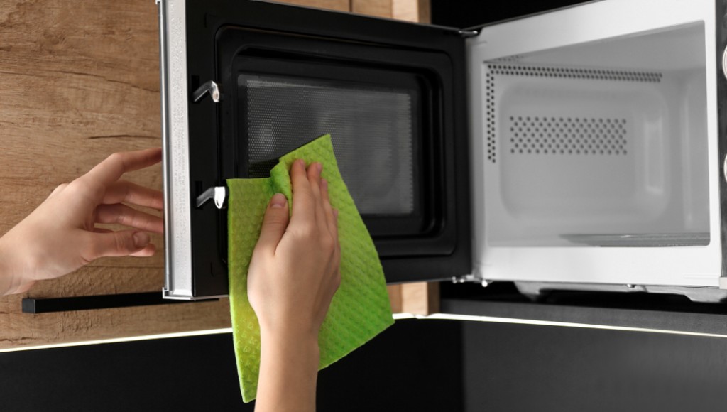 Comment nettoyer efficacement son micro-onde ?