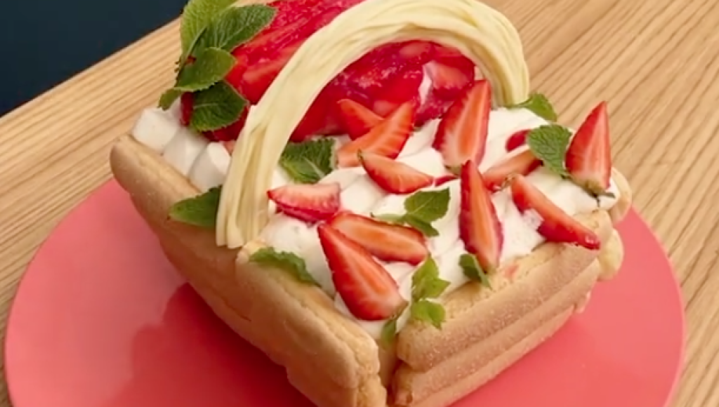 La fraise géante dans son panier