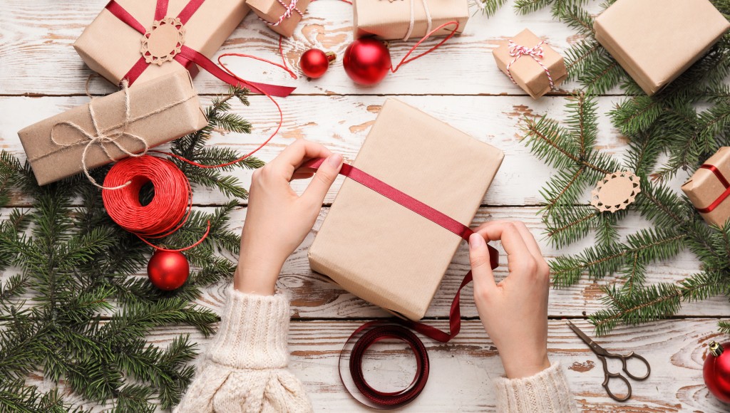 5 idées pour faire son emballage cadeau personnalisé pour Noël