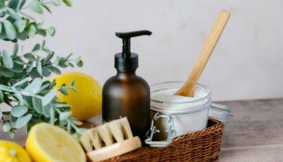 Économiser en Faisant vos produits de nettoyage écologiques