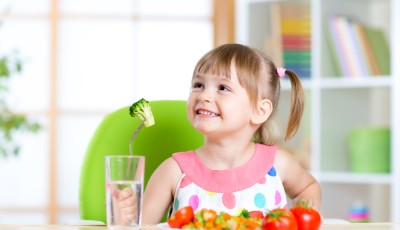 Préparer des snacks sains pour les enfants en 10 minutes