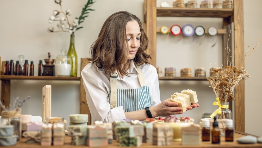 Fabriquer ses propres cosmétiques : recettes faciles